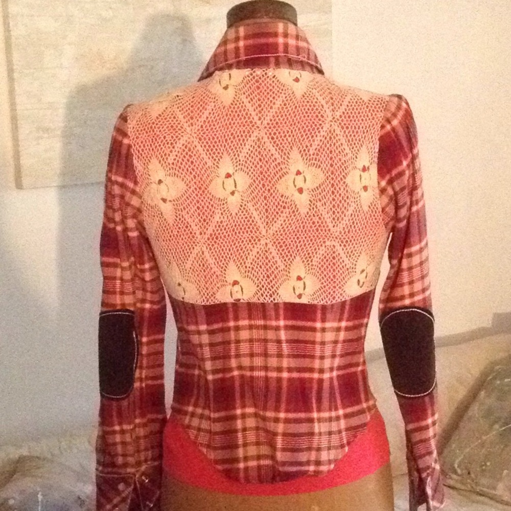Plaid shirt with fine crochet back yoke